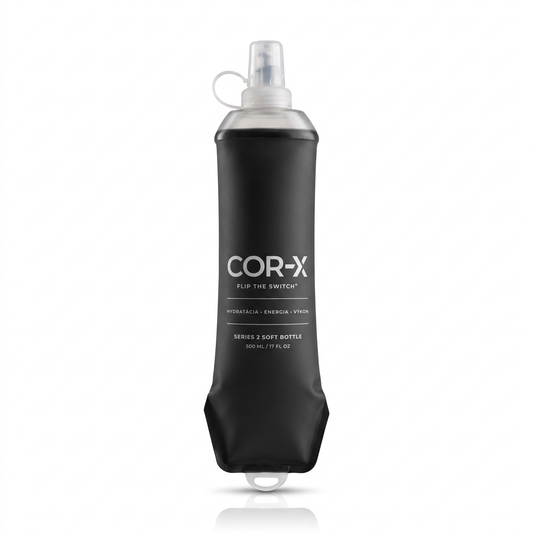 COR-X soft flask Series 2 v čiernej farbe, mäkká bežecká fľaša 500 ml na bielom pozadí