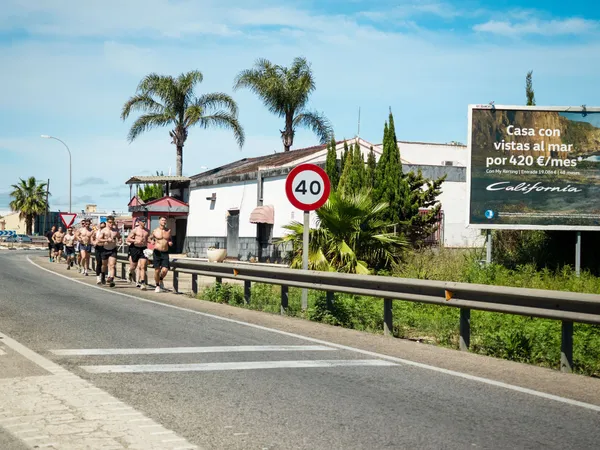 Ako dopĺňať sacharidy na maratóne: kompletný sprievodca palivom pre vytrvalosť