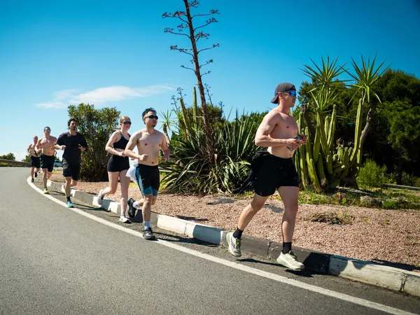 Ako dopĺňať sacharidy na maratóne: kompletný sprievodca palivom pre vytrvalosť