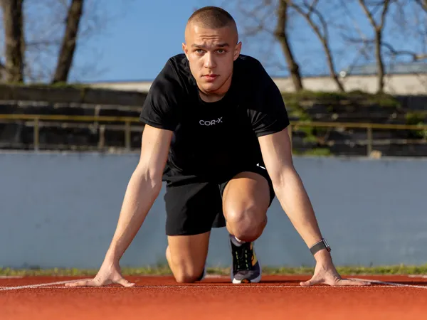 Najlepšie elektrolyty na tréning pre mužov 2026: COR-X vs GymBeam vs Vilgain vs Myprotein